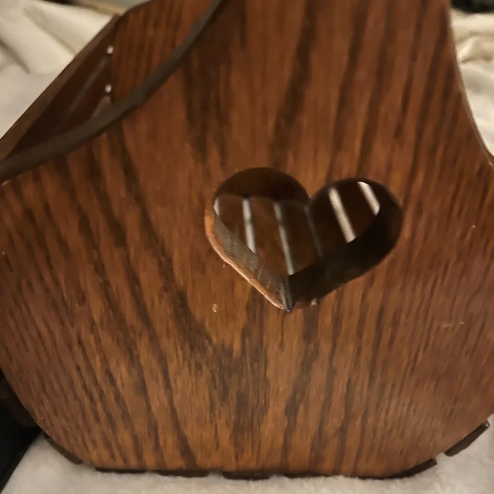 NWOT Beautiful Wooden Heart Wooden Basket